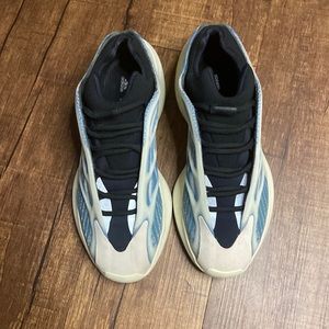 Yeezy 700 V3